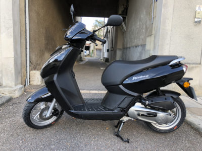 Scooter pour la formation au permis AM de l'auto école des Aix d'Angillon.