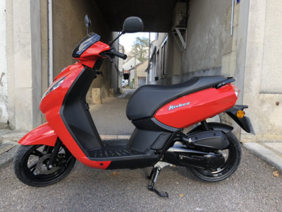 Scooter pour la formation au permis AM de l'auto école des Aix d'Angillon.