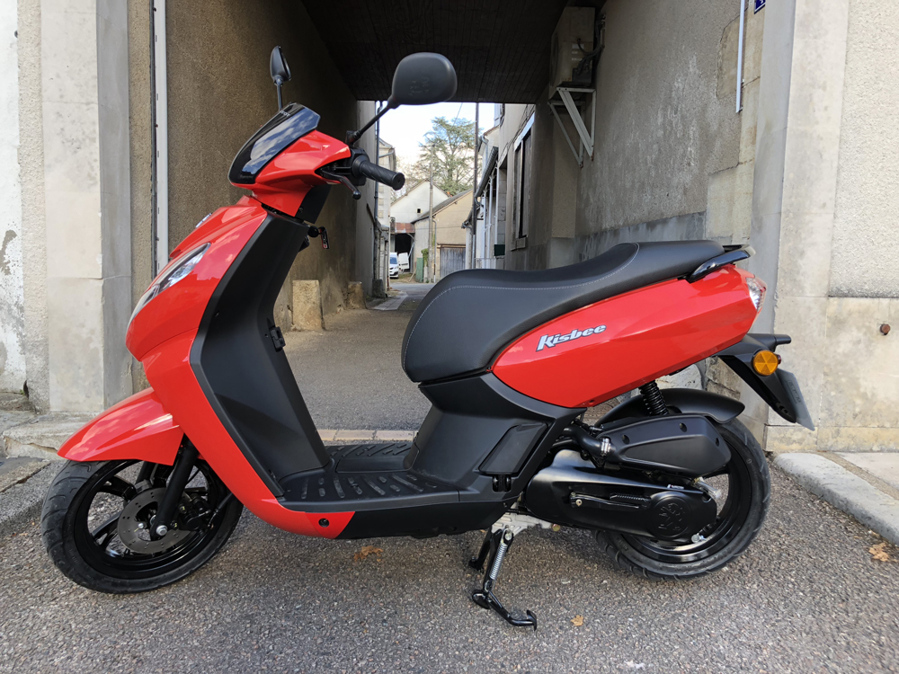 Scooter pour la formation au permis AM de l'auto école des Aix d'Angillon.